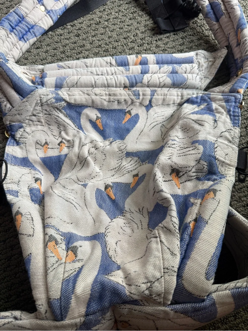Artipoppe carrier ( swan 🦢)